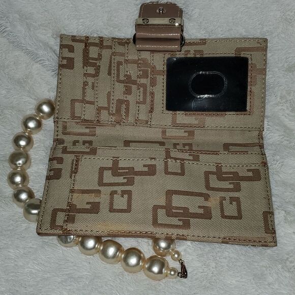 EUC Guess Slim Wallet with logo - Picture 3 of 8